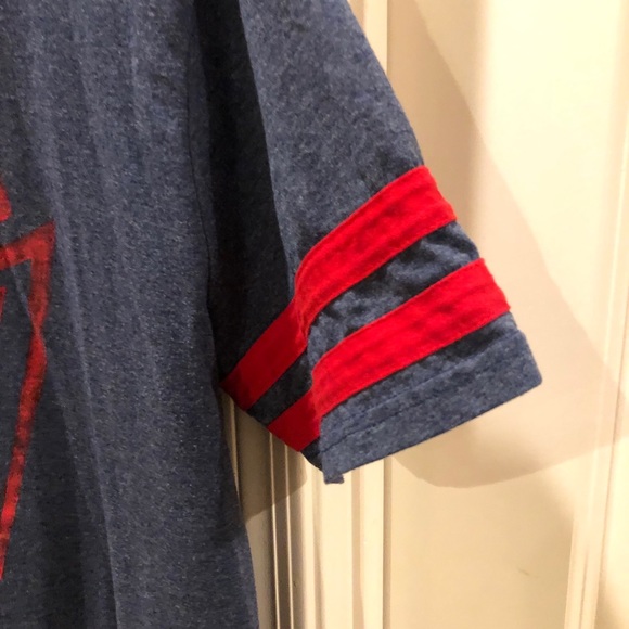 Marvel Red-wolf shirt black and red sleeve - Picture 6 of 6